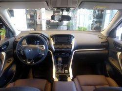 Mitsubishi Eclipse Cross (2021) interior - 创造汽车车身和内部的模式. 以电子形式出售模板，以便在绘图机上切割油漆保护膜