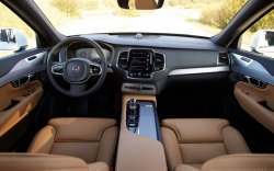 Volvo XC90 (2019) - Produccíon de plantillas para proteger carrocería y habitáculo de un coche con antigrava cubierta protectora. Plantillas para el corte en ploteador. Protección de elementos brillantes de habitáculo, pantallas, plástico.