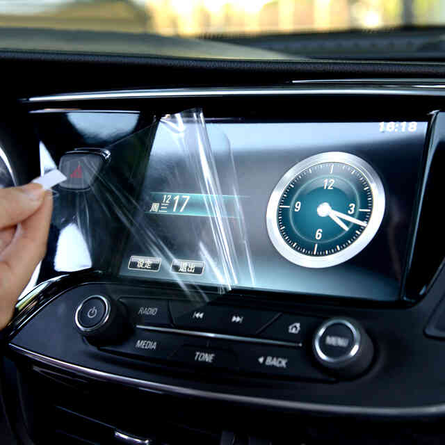 Qual é a melhor maneira de colar o monitor no interior do carro? 