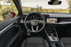 Audi A3 (2021) interior - Produccíon de plantillas para proteger carrocería y habitáculo de un coche con antigrava cubierta protectora. Plantillas para el corte en ploteador. Protección de elementos brillantes de habitáculo, pantallas, plástico.