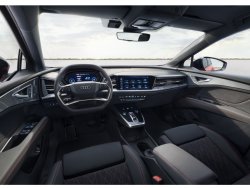Audi Q5 E-tron (2023) - Produccíon de plantillas para proteger carrocería y habitáculo de un coche con antigrava cubierta protectora. Plantillas para el corte en ploteador. Protección de elementos brillantes de habitáculo, pantallas, plástico.