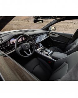 Audi Q8 (2019) S-line  - Produccíon de plantillas para proteger carrocería y habitáculo de un coche con antigrava cubierta protectora. Plantillas para el corte en ploteador. Protección de elementos brillantes de habitáculo, pantallas, plástico.