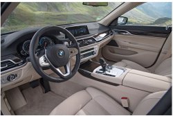 BMW 7-series (2017) m-sport - Produccíon de plantillas para proteger carrocería y habitáculo de un coche con antigrava cubierta protectora. Plantillas para el corte en ploteador. Protección de elementos brillantes de habitáculo, pantallas, plástico.