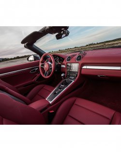 Porsche Boxster (2016)  - Criação de padrões de carroçaria e interior. Venda de modelos em formato electrónico para corte em película de protecção de tinta numa plotadora
