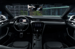Volkswagen Arteon R-Line (2020)  - Produccíon de plantillas para proteger carrocería y habitáculo de un coche con antigrava cubierta protectora. Plantillas para el corte en ploteador. Protección de elementos brillantes de habitáculo, pantallas, plástico.