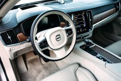 Volvo V90 (2016)  - Produccíon de plantillas para proteger carrocería y habitáculo de un coche con antigrava cubierta protectora. Plantillas para el corte en ploteador. Protección de elementos brillantes de habitáculo, pantallas, plástico.